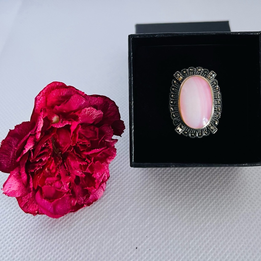 Vintage Pink Abalone Ring Set in 925 Silver with Marcasite - Size 7 - Like New!